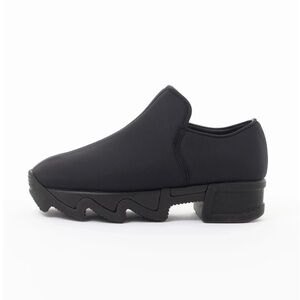 iRi WES I Womens size 8 Black Low Top Sneaker‎